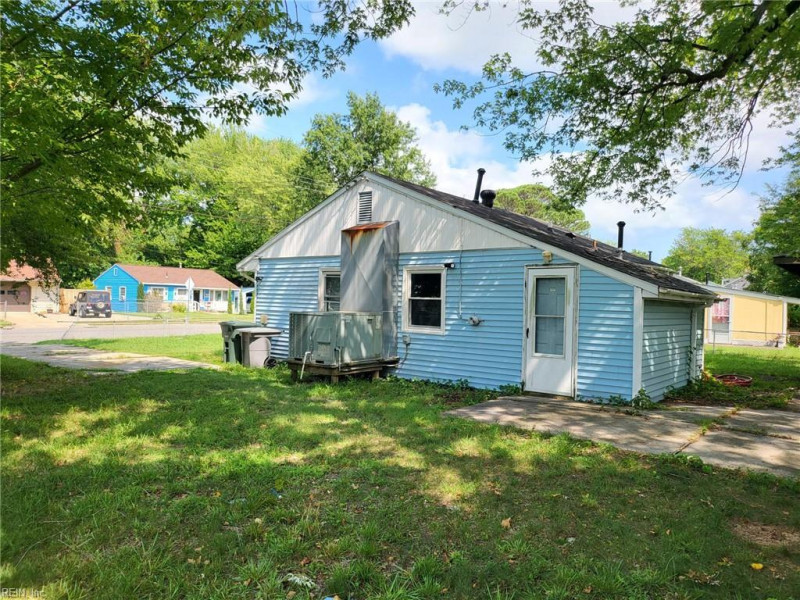 Photo 6 of 23 residential for sale in Hampton virginia