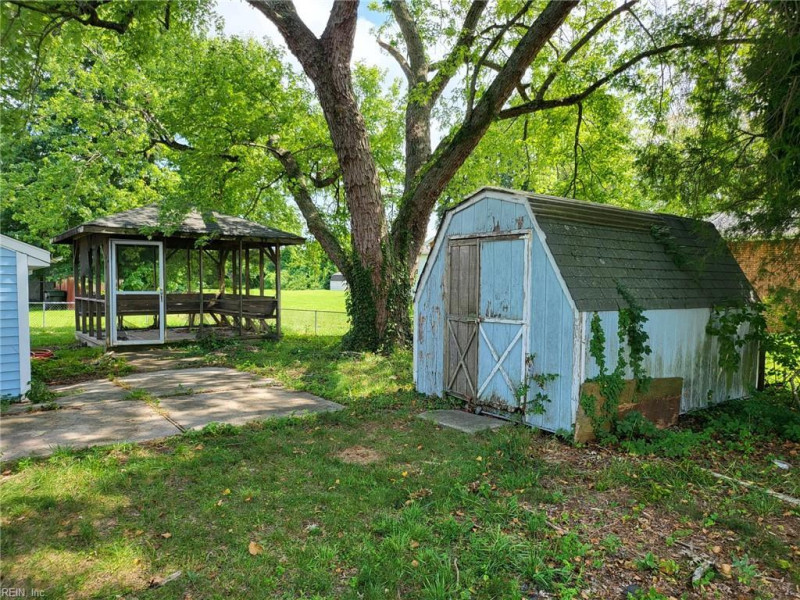 Photo 7 of 23 residential for sale in Hampton virginia