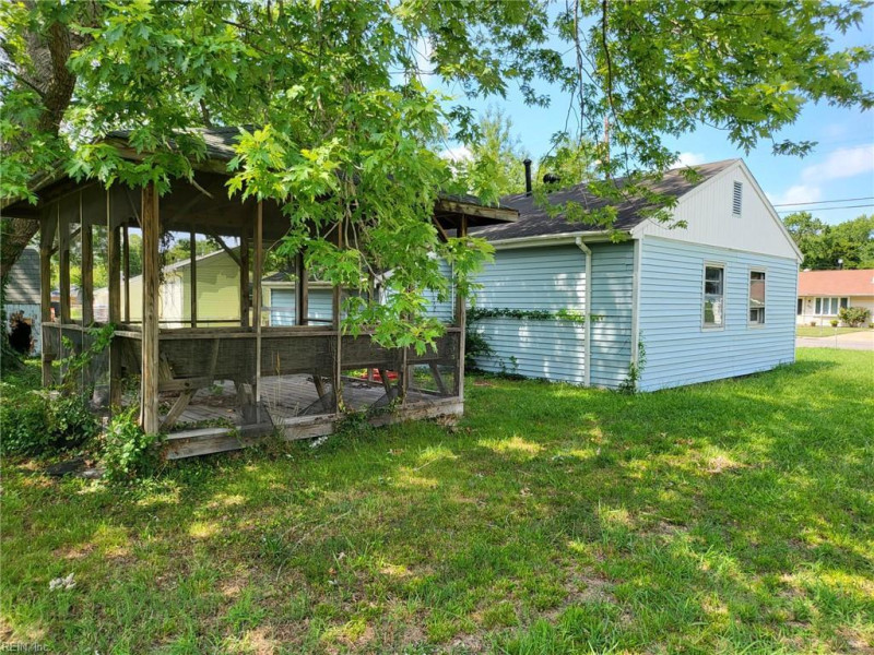 Photo 8 of 23 residential for sale in Hampton virginia