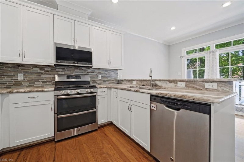 Photo 10 of 34 residential for sale in Poquoson virginia