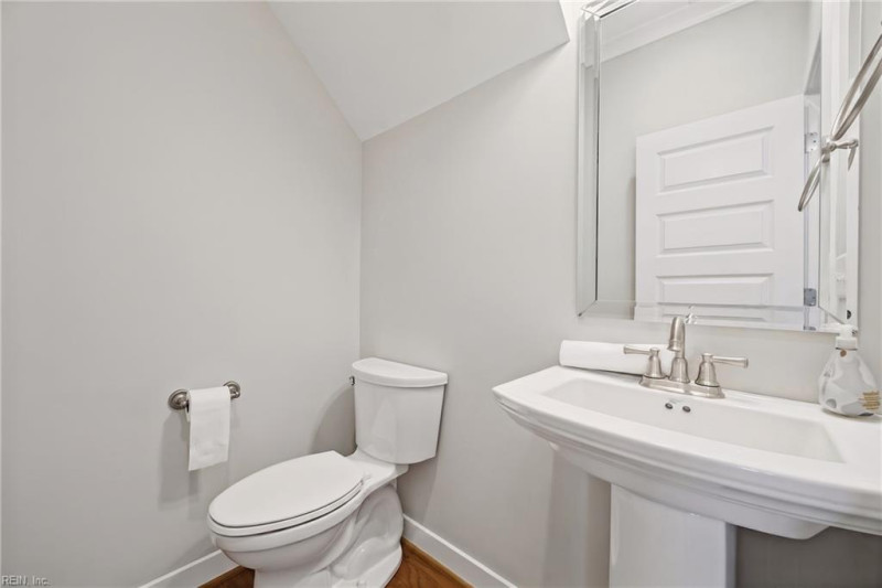Photo 13 of 34 residential for sale in Poquoson virginia