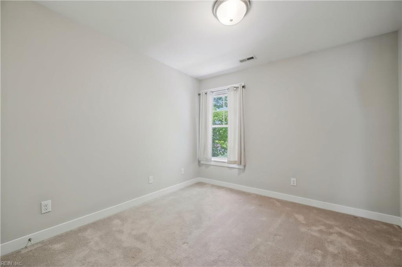 Photo 17 of 34 residential for sale in Poquoson virginia