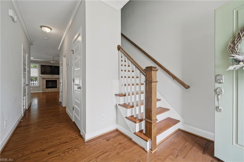 Photo 5 of 34 residential for sale in Poquoson virginia
