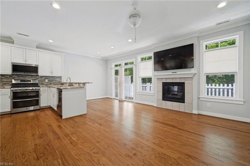 Photo 8 of 34 residential for sale in Poquoson virginia