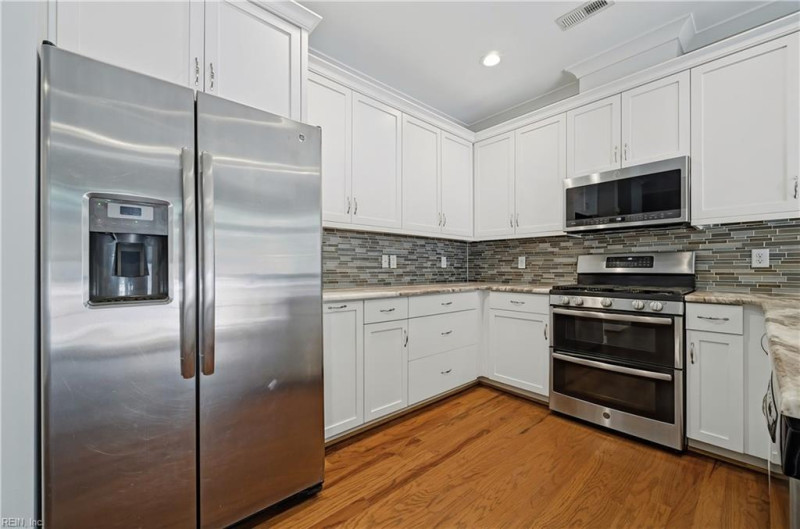 Photo 9 of 34 residential for sale in Poquoson virginia