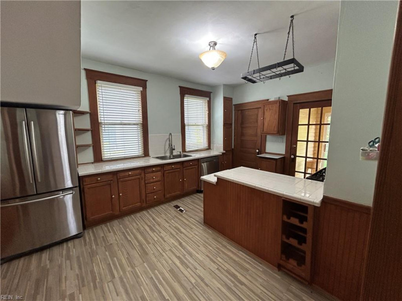 Photo 10 of 43 residential for sale in Portsmouth virginia