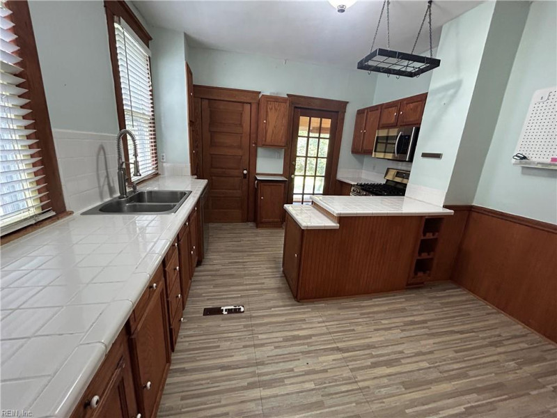Photo 11 of 43 residential for sale in Portsmouth virginia