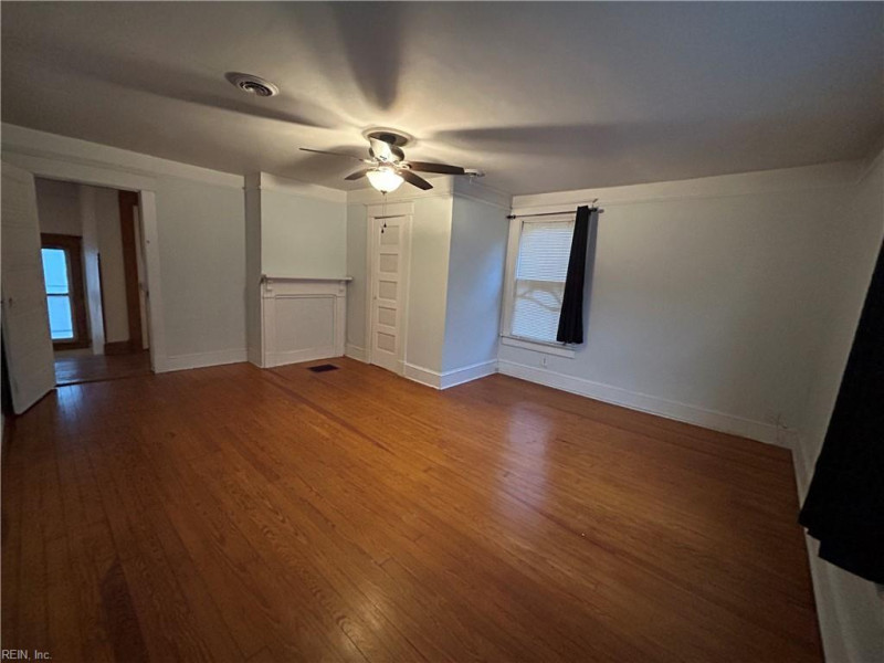 Photo 34 of 43 residential for sale in Portsmouth virginia