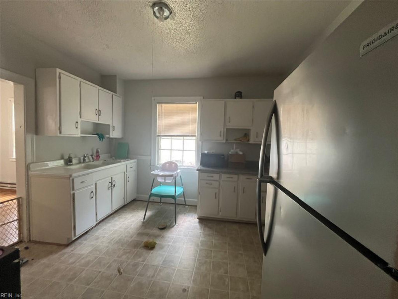 Photo 5 of 21 residential for sale in Newport News virginia