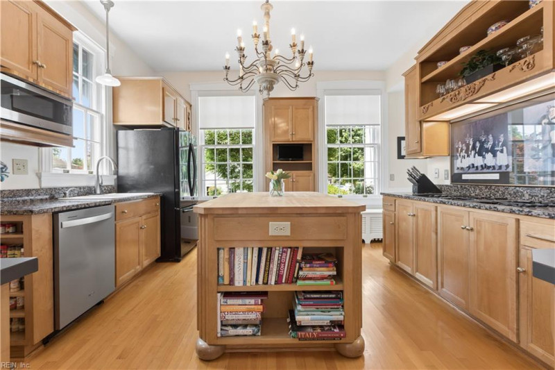 Photo 11 of 50 residential for sale in Hampton virginia