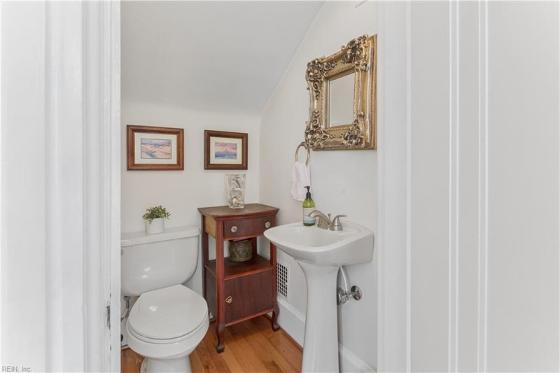 Photo 14 of 50 residential for sale in Hampton virginia