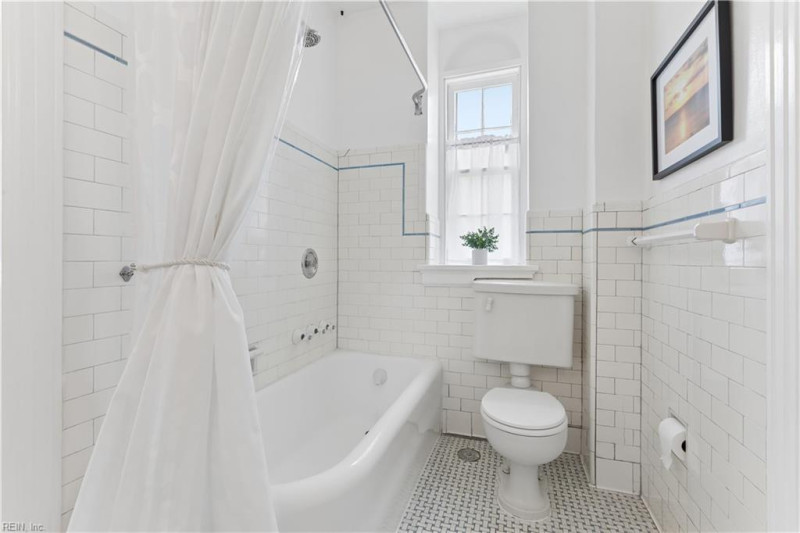 Photo 23 of 50 residential for sale in Hampton virginia