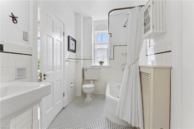 Photo 26 of 50 residential for sale in Hampton virginia