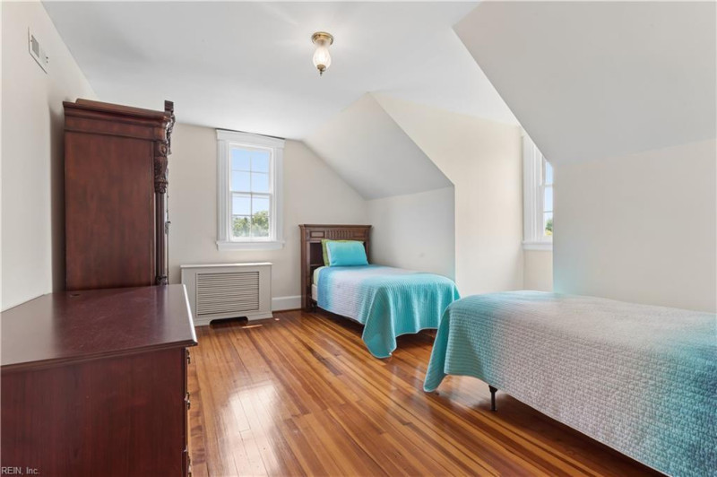 Photo 35 of 50 residential for sale in Hampton virginia