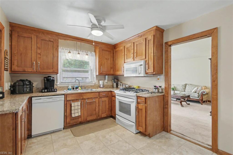 Photo 10 of 35 residential for sale in Hampton virginia