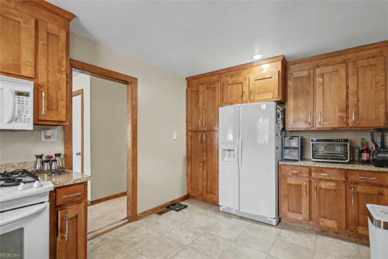 Photo 12 of 35 residential for sale in Hampton virginia