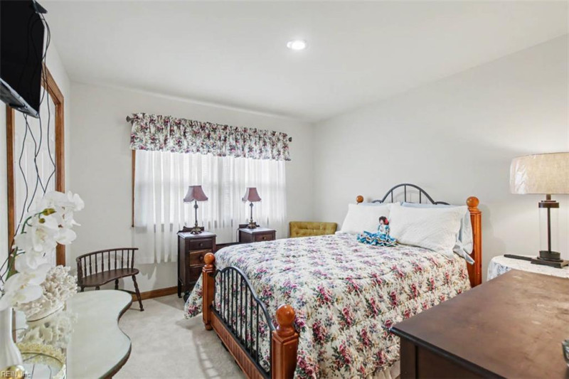 Photo 16 of 35 residential for sale in Hampton virginia