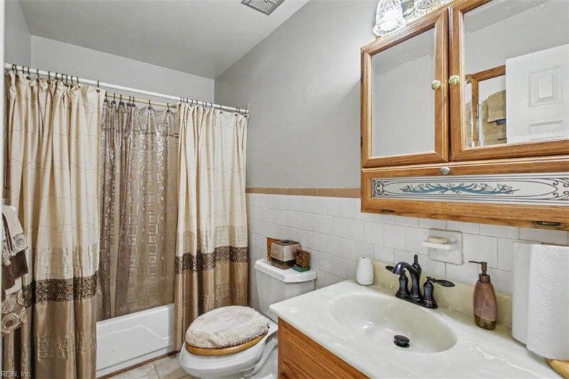 Photo 17 of 35 residential for sale in Hampton virginia