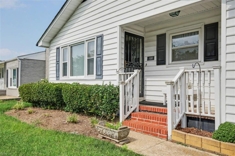 Photo 3 of 35 residential for sale in Hampton virginia