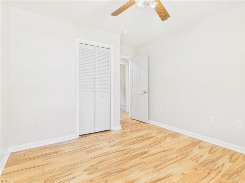 Photo 13 of 22 residential for sale in York County virginia