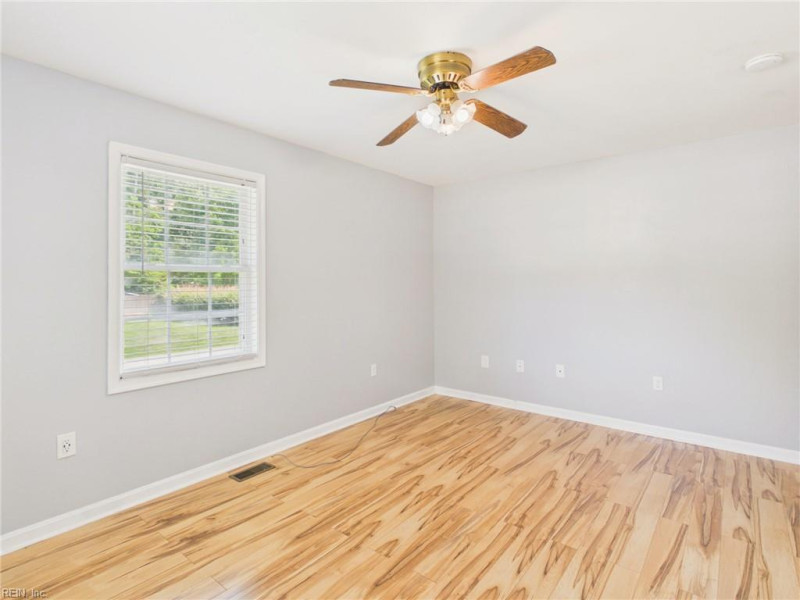Photo 15 of 22 residential for sale in York County virginia