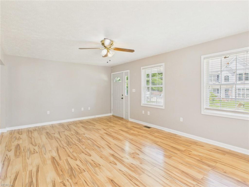 Photo 3 of 22 residential for sale in York County virginia