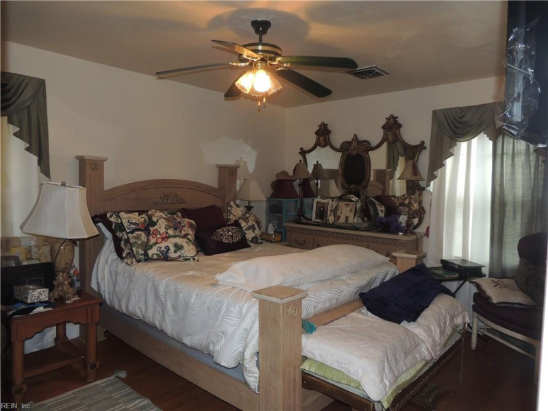 Photo 12 of 24 residential for sale in Franklin virginia