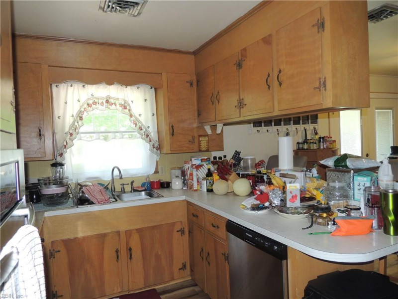 Photo 8 of 24 residential for sale in Franklin virginia
