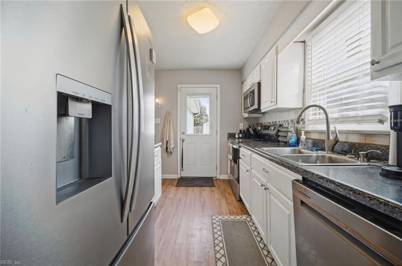 Photo 10 of 41 residential for sale in Virginia Beach virginia