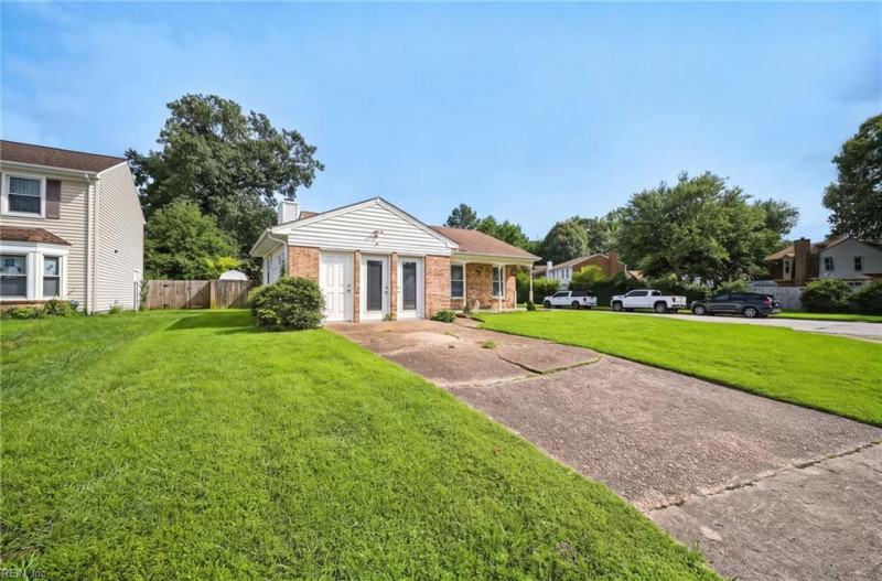 Photo 2 of 41 residential for sale in Virginia Beach virginia