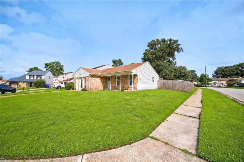 Photo 5 of 41 residential for sale in Virginia Beach virginia
