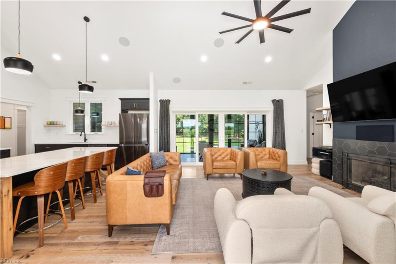 Photo 9 of 46 residential for sale in Currituck County virginia