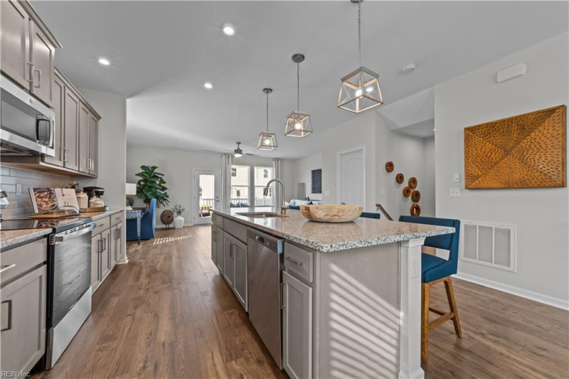 Photo 6 of 16 residential for sale in Hampton virginia