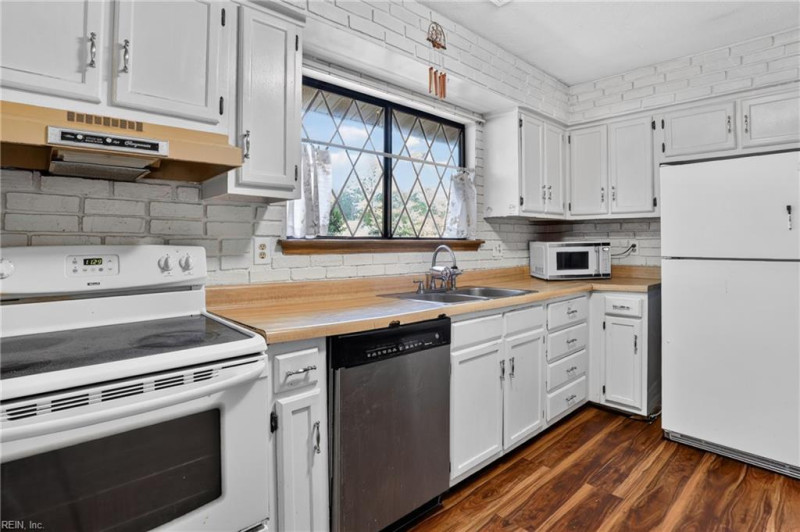 Photo 11 of 31 residential for sale in Newport News virginia
