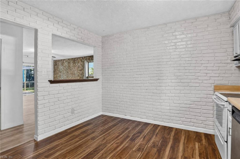 Photo 12 of 31 residential for sale in Newport News virginia