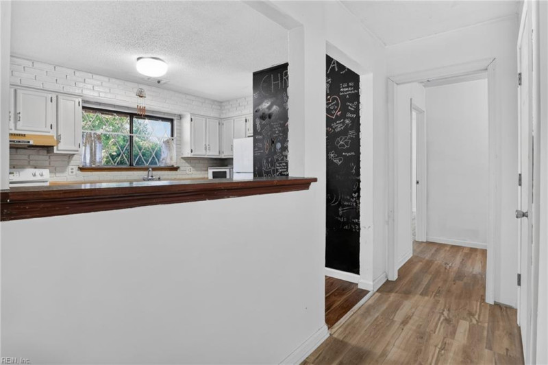Photo 13 of 31 residential for sale in Newport News virginia