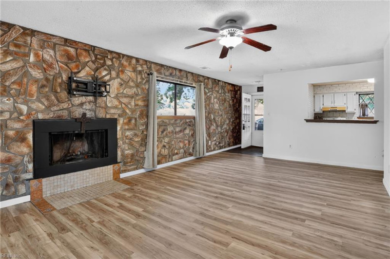 Photo 8 of 31 residential for sale in Newport News virginia