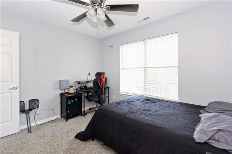 Photo 11 of 21 residential for sale in Suffolk virginia