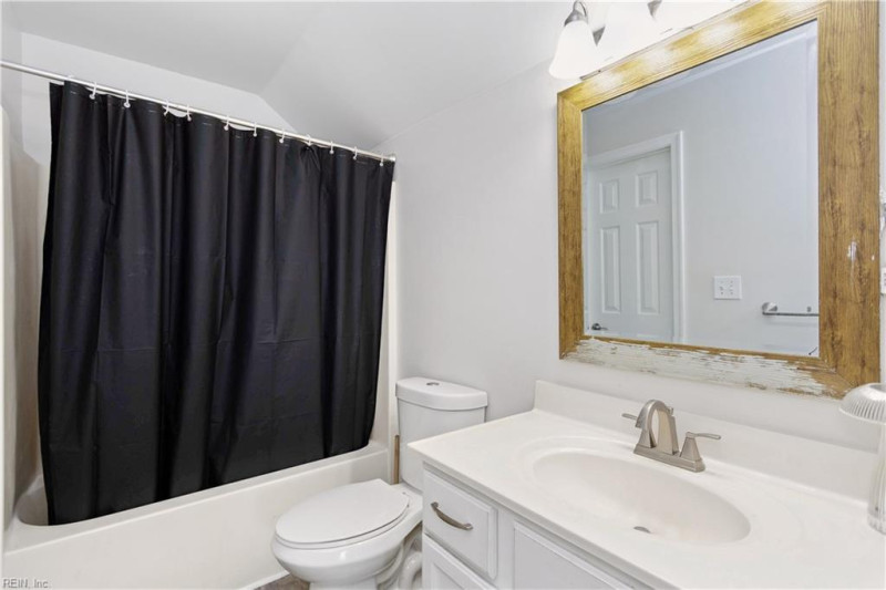 Photo 17 of 21 residential for sale in Suffolk virginia