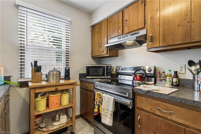 Photo 11 of 30 residential for sale in Chesapeake virginia