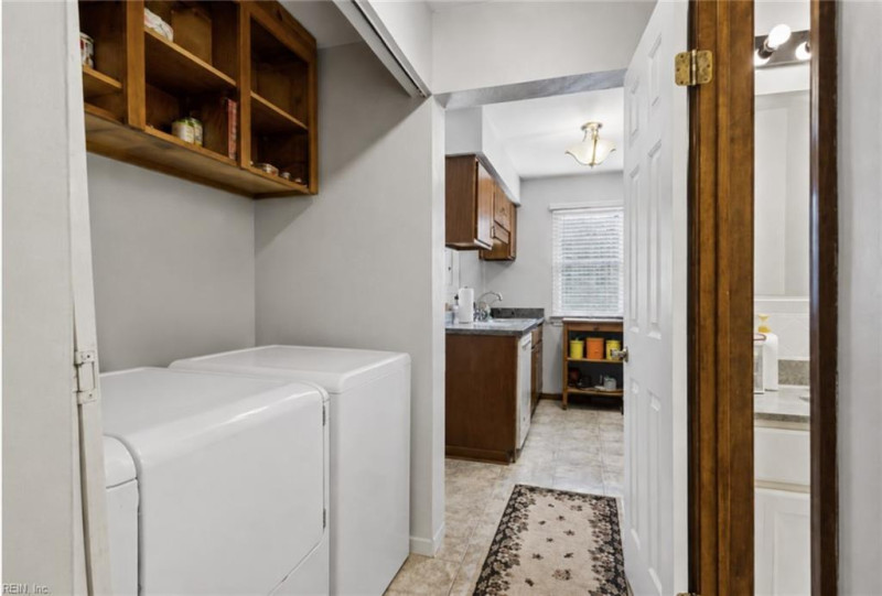 Photo 13 of 30 residential for sale in Chesapeake virginia