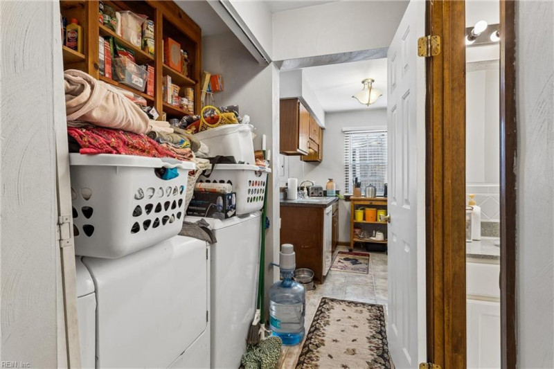 Photo 14 of 30 residential for sale in Chesapeake virginia