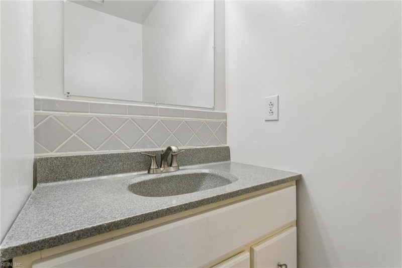 Photo 15 of 30 residential for sale in Chesapeake virginia