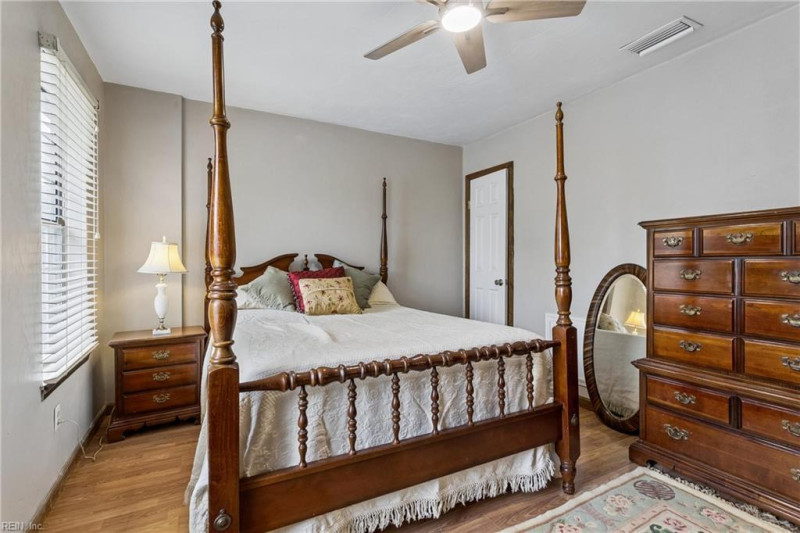 Photo 17 of 30 residential for sale in Chesapeake virginia