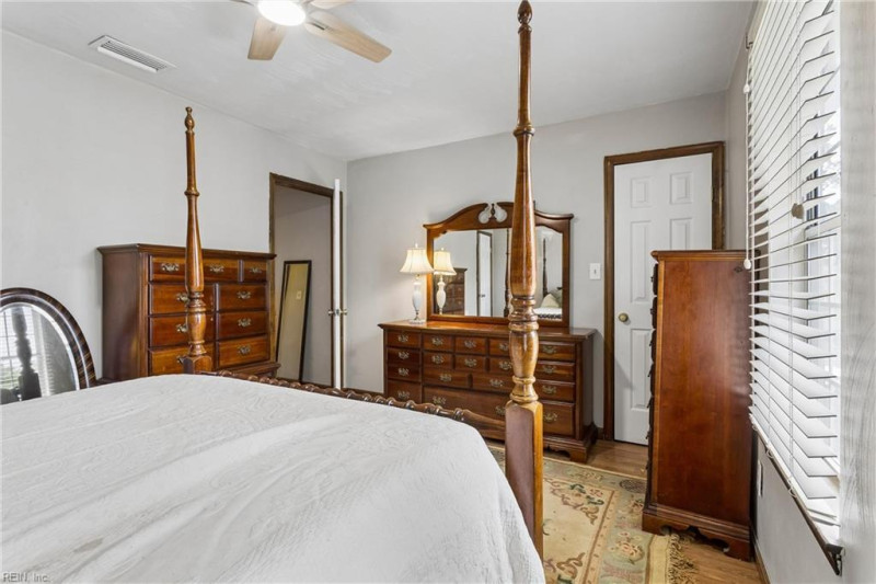 Photo 18 of 30 residential for sale in Chesapeake virginia