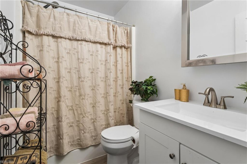 Photo 19 of 30 residential for sale in Chesapeake virginia