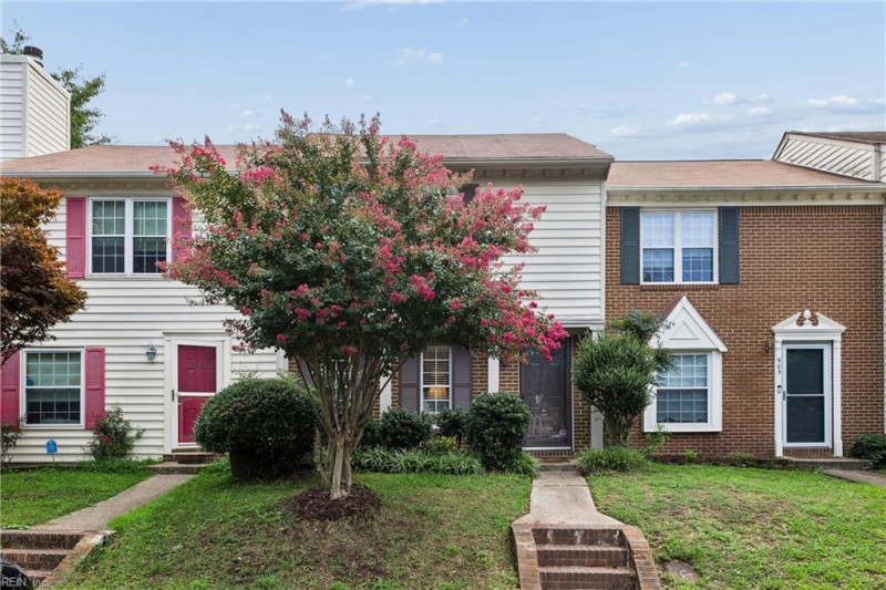 Photo 2 of 30 residential for sale in Chesapeake virginia