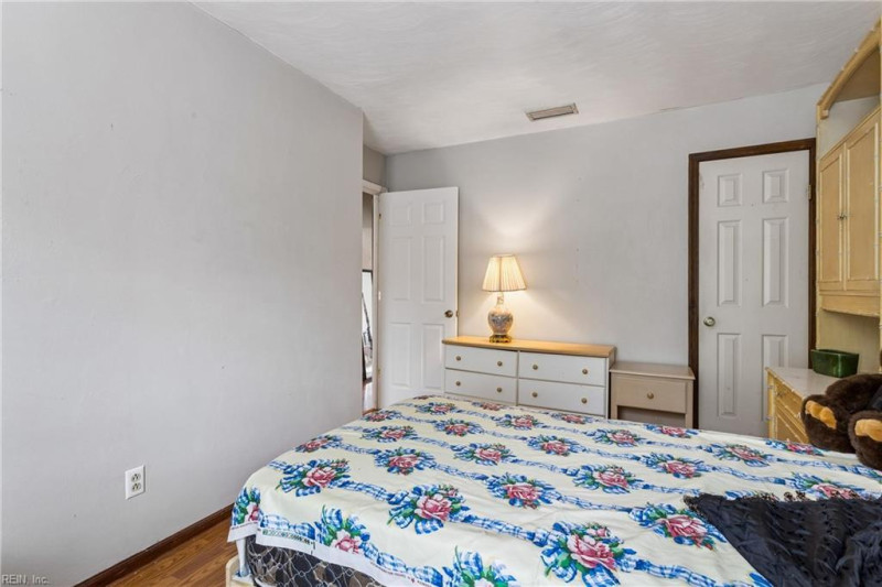Photo 21 of 30 residential for sale in Chesapeake virginia