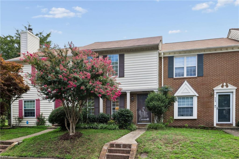 Photo 3 of 30 residential for sale in Chesapeake virginia