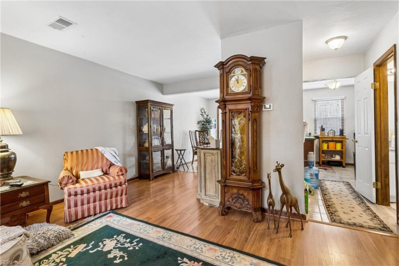 Photo 4 of 30 residential for sale in Chesapeake virginia